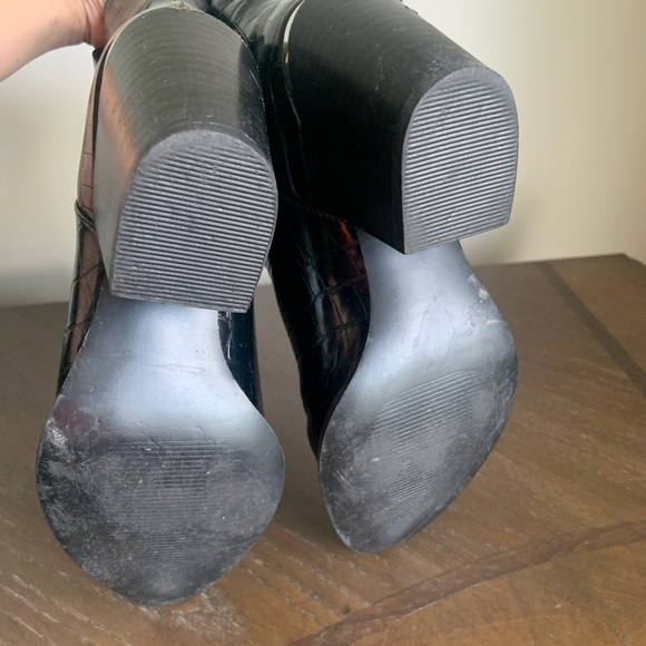 Faux Leather Croc-Embossed Cowboy Boots – Size 6 - Picture 8 of 8